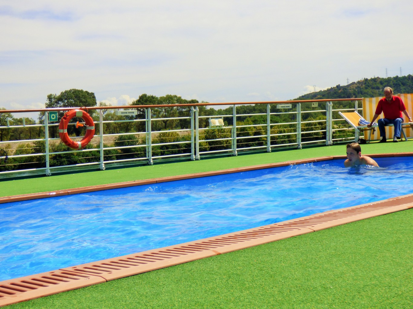 Pooldeck der A-rosaLuna