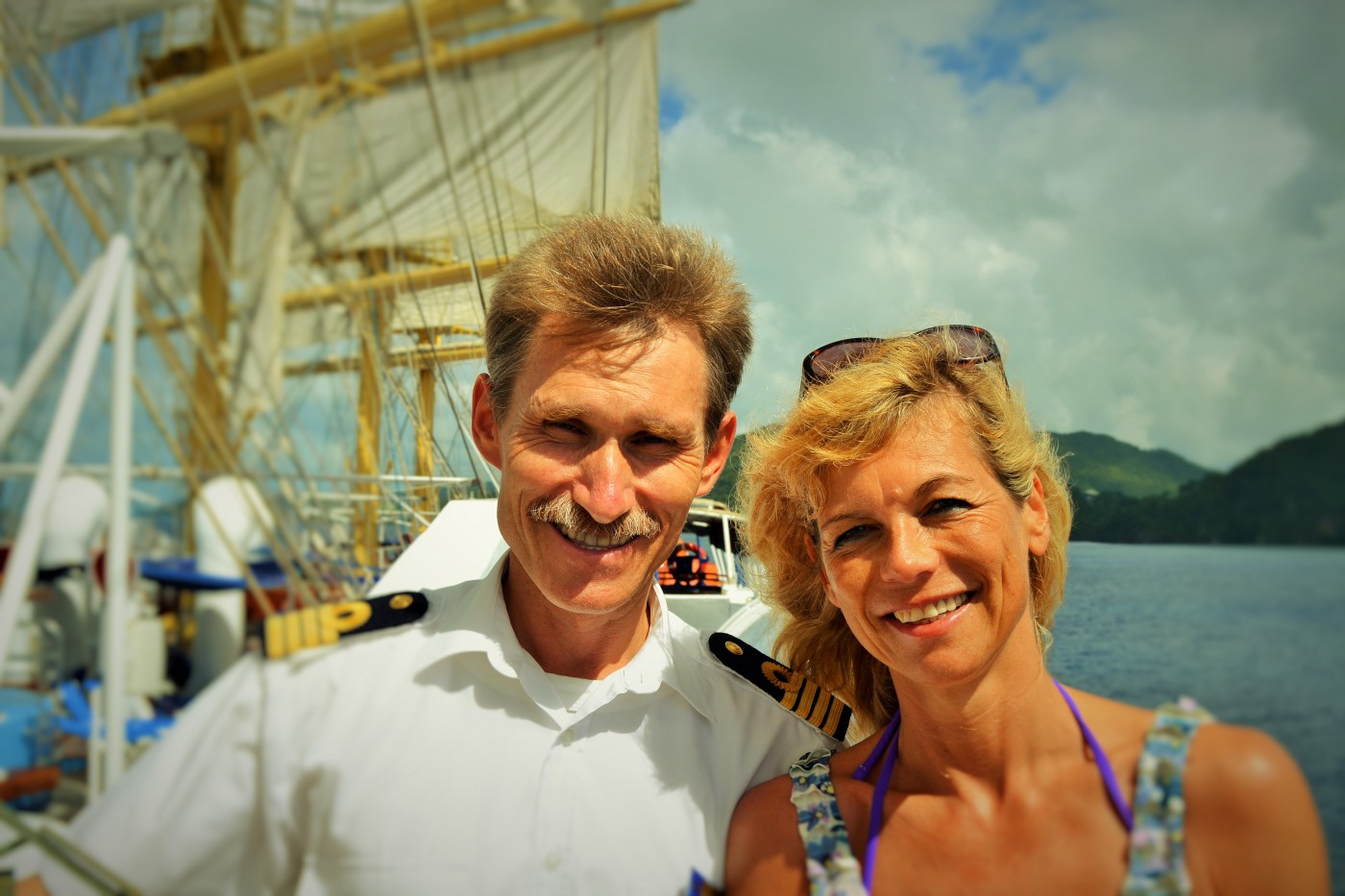 Der russische Kapitän Sergey mit Susanne von den Kreuzfahrtbloggern