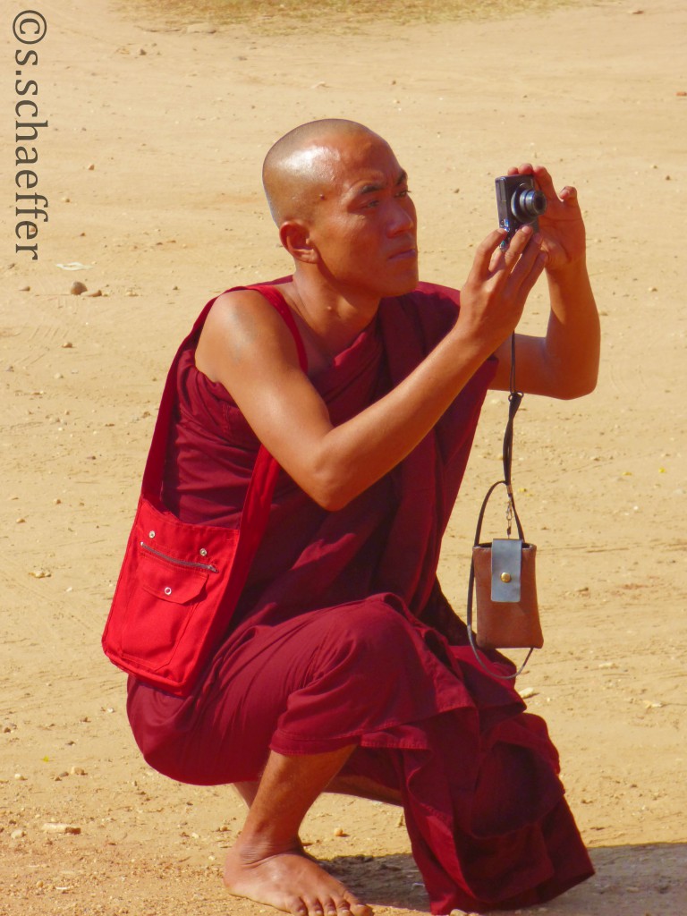 Bagan, Mönch fotografiert
