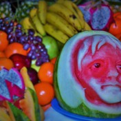 Schnitz-Kunst mit Früchten